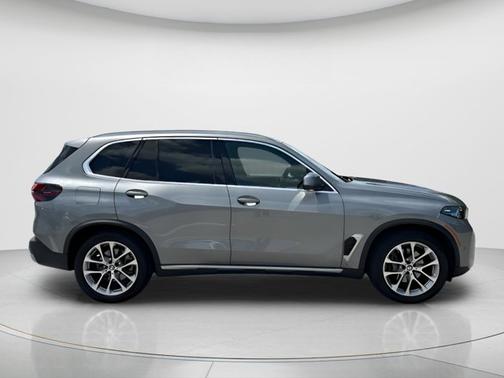 Skyscraper Grey Metallic 2024 BMW X5 sDrive40i