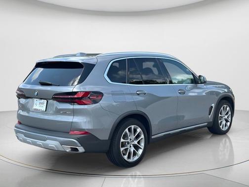 Skyscraper Grey Metallic 2024 BMW X5 sDrive40i