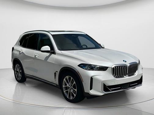 Mineral White Metallic 2024 BMW X5 xDrive50e