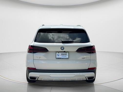 Mineral White Metallic 2024 BMW X5 xDrive50e
