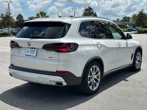 Mineral White Metallic 2024 BMW X5 xDrive50e