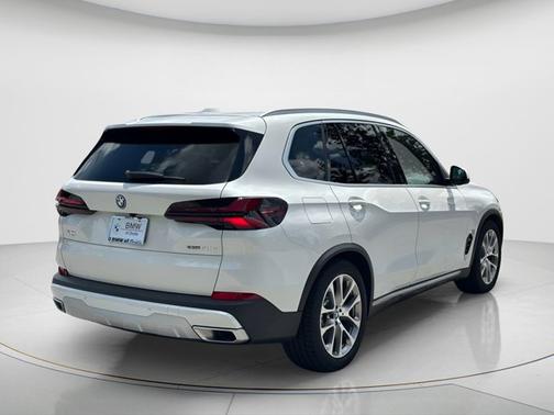 Mineral White Metallic 2024 BMW X5 xDrive50e