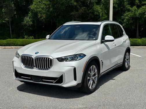 Mineral White Metallic 2024 BMW X5 xDrive50e