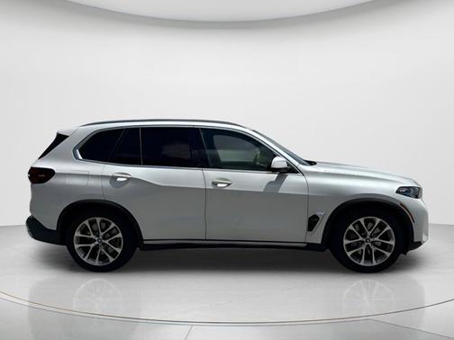 Mineral White Metallic 2024 BMW X5 xDrive50e