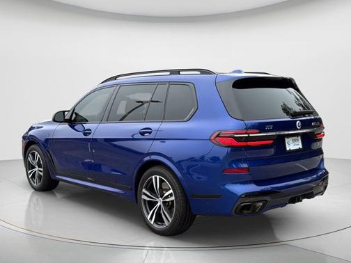 2023 BMW X7 M60i