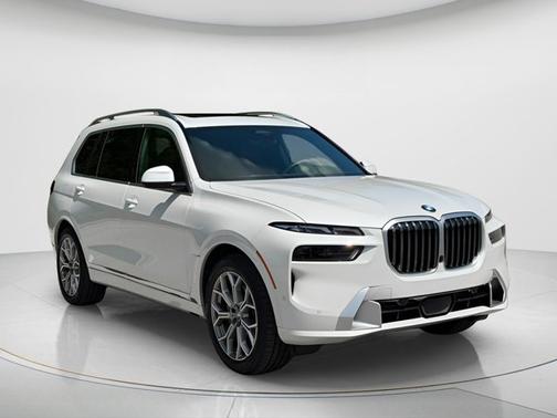 Mineral White Metallic 2025 BMW X7 xDrive40i