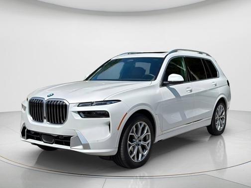 Mineral White Metallic 2025 BMW X7 xDrive40i