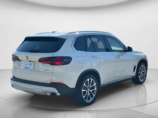 Alpine White 2024 BMW X5 sDrive40i