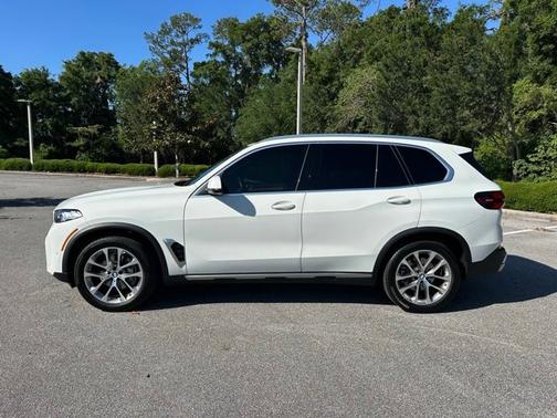 Alpine White 2024 BMW X5 sDrive40i