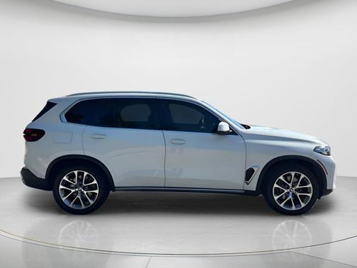 Alpine White 2024 BMW X5 sDrive40i
