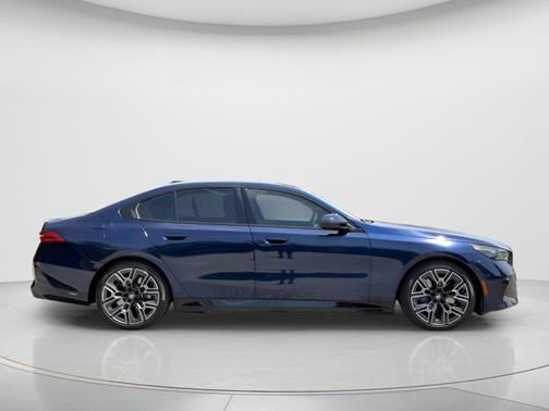 Tanzanite Blue II Metallic 2026 BMW 550e 550e xDrive