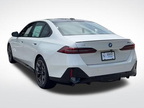 Mineral White Metallic 2025 BMW i5 M60