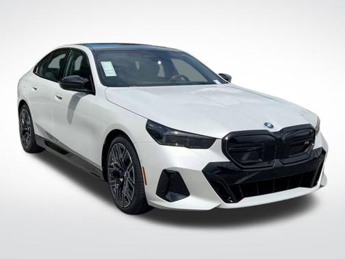 Mineral White Metallic 2025 BMW i5 M60