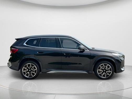 Black Sapphire Metallic 2025 BMW X1 xDrive28i