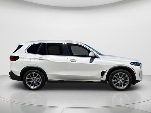 Mineral White Metallic 2026 BMW X5 xDrive40i
