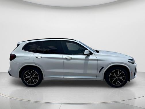 Mineral White Metallic 2022 BMW X3 sDrive30i