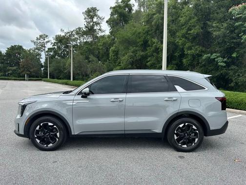Wolf Gray 2024 Kia Sorento S