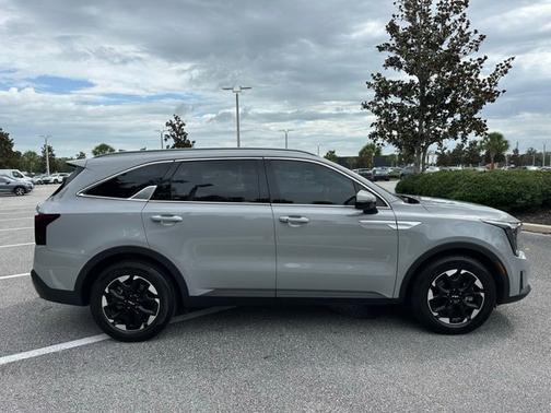 Wolf Gray 2024 Kia Sorento S