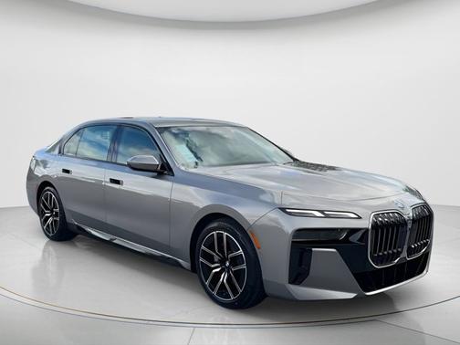 Oxide Grey Metallic 2026 BMW 740 740i
