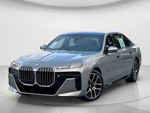 Oxide Grey Metallic 2026 BMW 740 740i