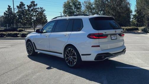 2023 BMW X7 M60i