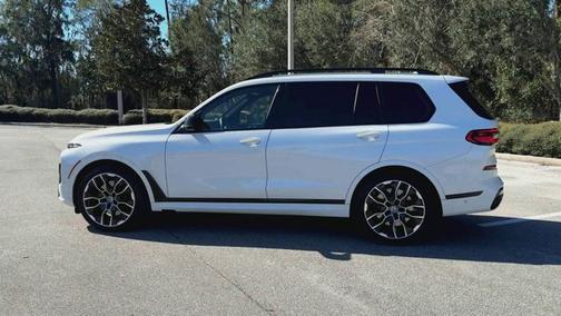 2023 BMW X7 M60i