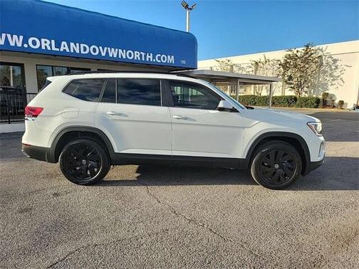 2025 Volkswagen Atlas 2.0T SE w/Technology
