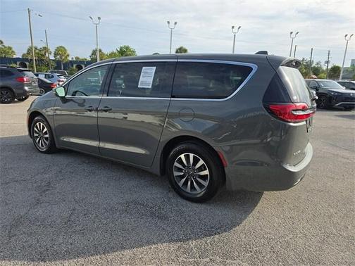 2022 Chrysler Pacifica Hybrid Touring L