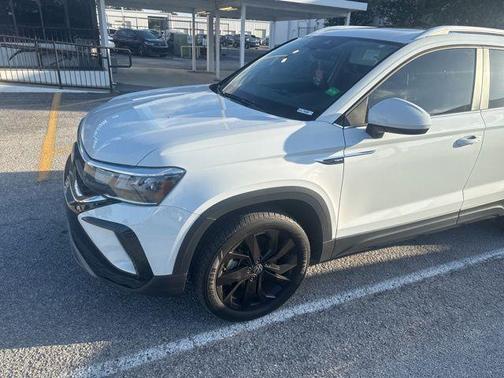 2024 Volkswagen Taos 1.5T SE