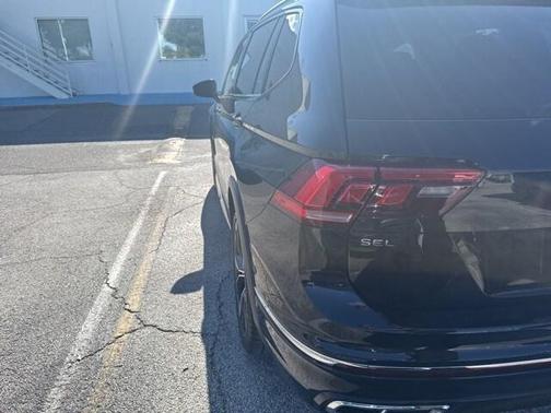 2022 Volkswagen Tiguan 2.0T SEL R-Line 4MOTION
