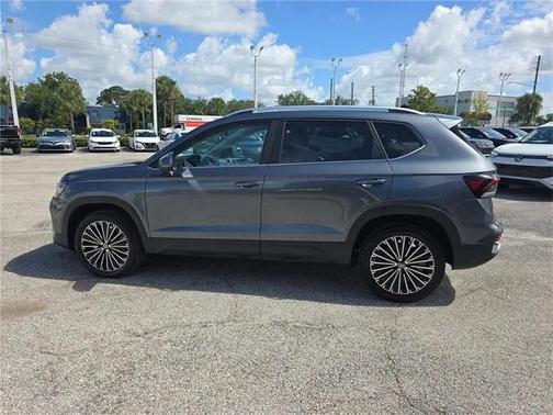 2025 Volkswagen Taos 1.5T SE
