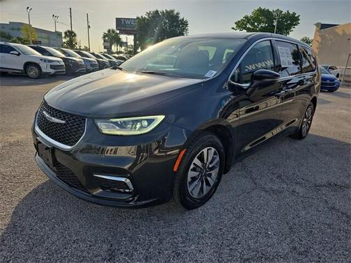 2023 Chrysler Pacifica Hybrid Touring L
