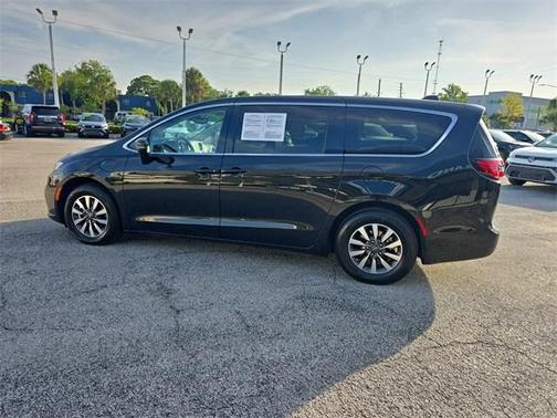 2023 Chrysler Pacifica Hybrid Touring L