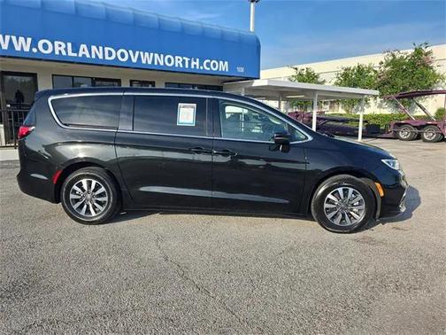 2023 Chrysler Pacifica Hybrid Touring L