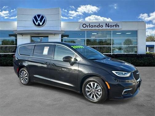 2023 Chrysler Pacifica Hybrid Touring L