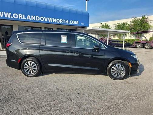 2023 Chrysler Pacifica Hybrid Touring L