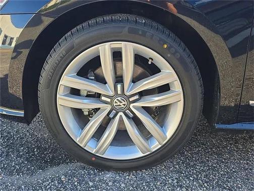 2017 Volkswagen Passat 1.8T SE w/Technology