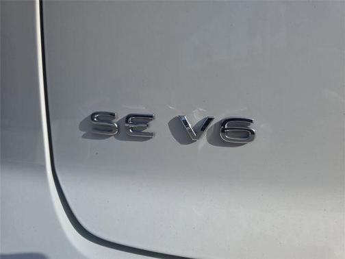 Pure White 2021 Volkswagen Atlas Cross Sport 3.6L V6 SE w/Technology