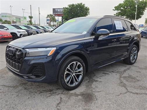 2025 Audi Q7 45 Premium Plus
