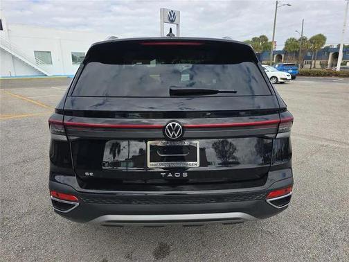 2025 Volkswagen Taos 1.5T SE
