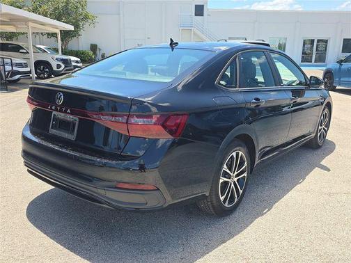 Deep Black Pearl 2026 Volkswagen Jetta 1.4T S