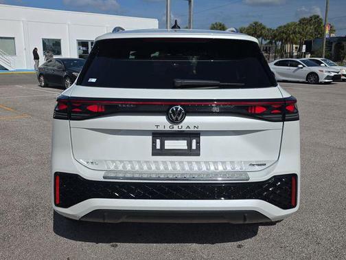 2025 Volkswagen Tiguan 2.0T SEL R-Line 4MOTION