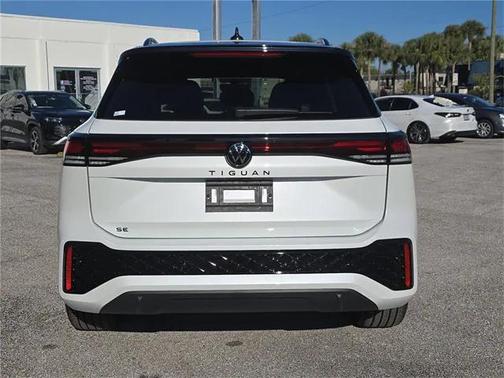 2025 Volkswagen Tiguan 2.0T SE R-Line Black