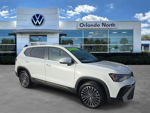 Pure White 2025 Volkswagen Taos 1.5T SE