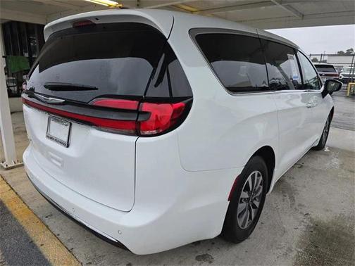 2023 Chrysler Pacifica Hybrid Touring L