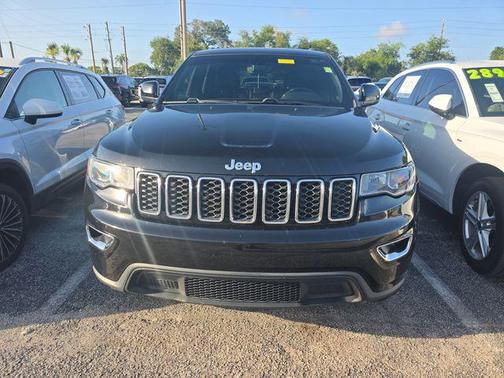 Diamond Black Crystal Pearlcoat 2019 Jeep Grand Cherokee Laredo