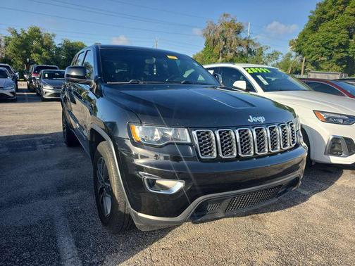 Diamond Black Crystal Pearlcoat 2019 Jeep Grand Cherokee Laredo