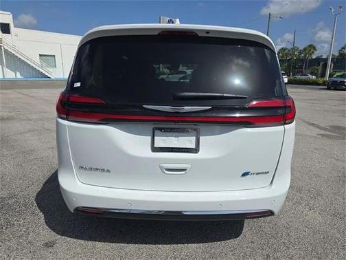 2022 Chrysler Pacifica Hybrid Limited
