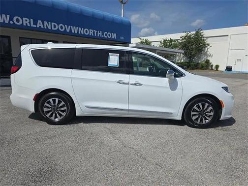 2022 Chrysler Pacifica Hybrid Limited