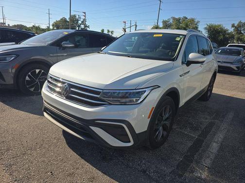 Opal White Pearl 2023 Volkswagen Tiguan 2.0T SE